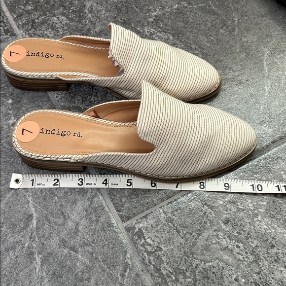 NWOB Indigo Rd Cream and Grey Stripe Mule Flats Size 7 Fall Neutral Almond Toe - Picture 10 of 12